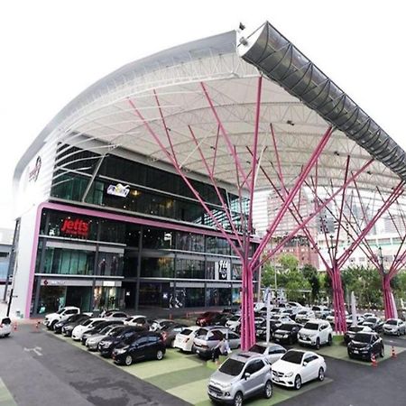 Siam Stadium Hostel Bangkok Kültér fotó