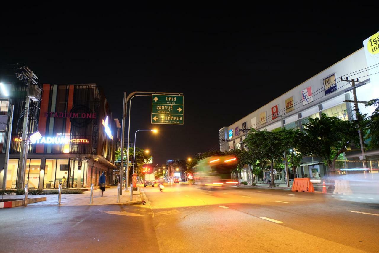 Siam Stadium Hostel Bangkok Kültér fotó
