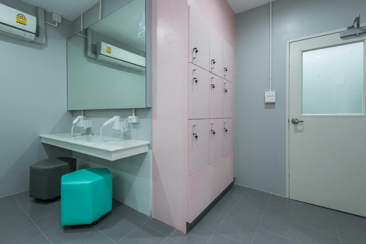 Siam Stadium Hostel Bangkok Kültér fotó